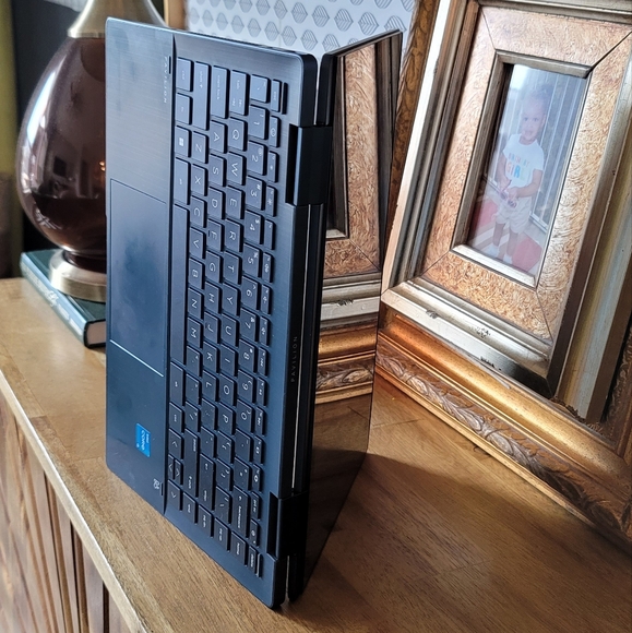 HP Pavilion x360 14 inch 2-in-1 Laptop PC 14-ek0000 foldable laptop - Picture 6 of 10